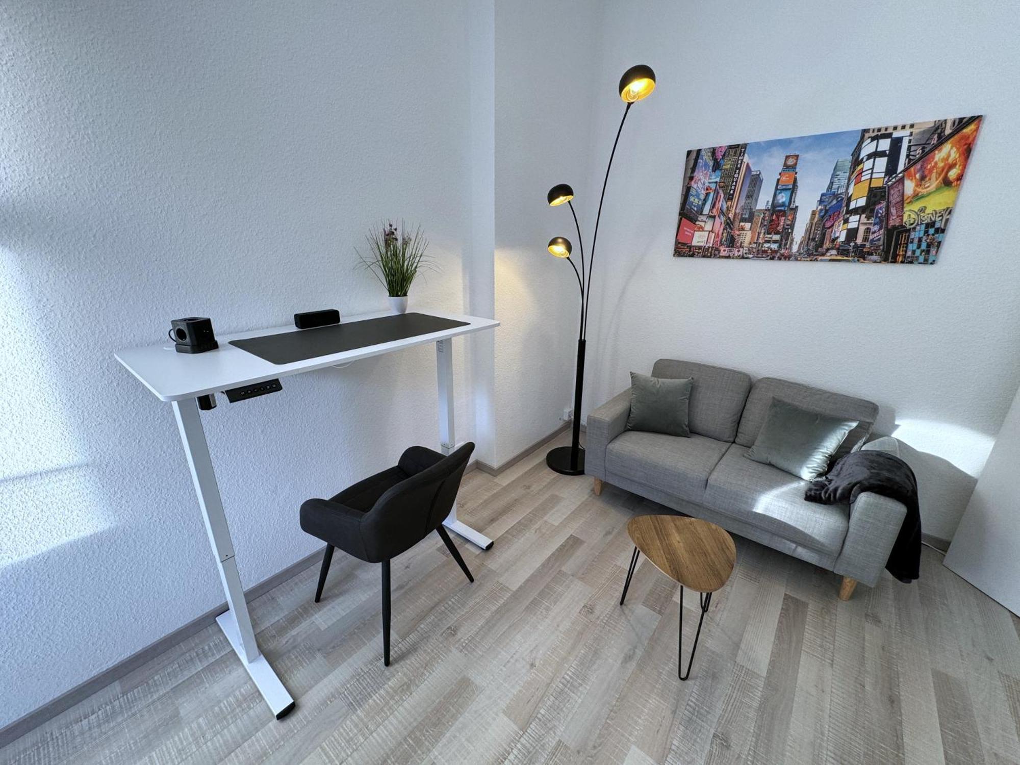 Appartement Modernes In Lage Komfortabel Eingerichtet Mit Arbeitsplatz Und Kueche - Geibelsuite