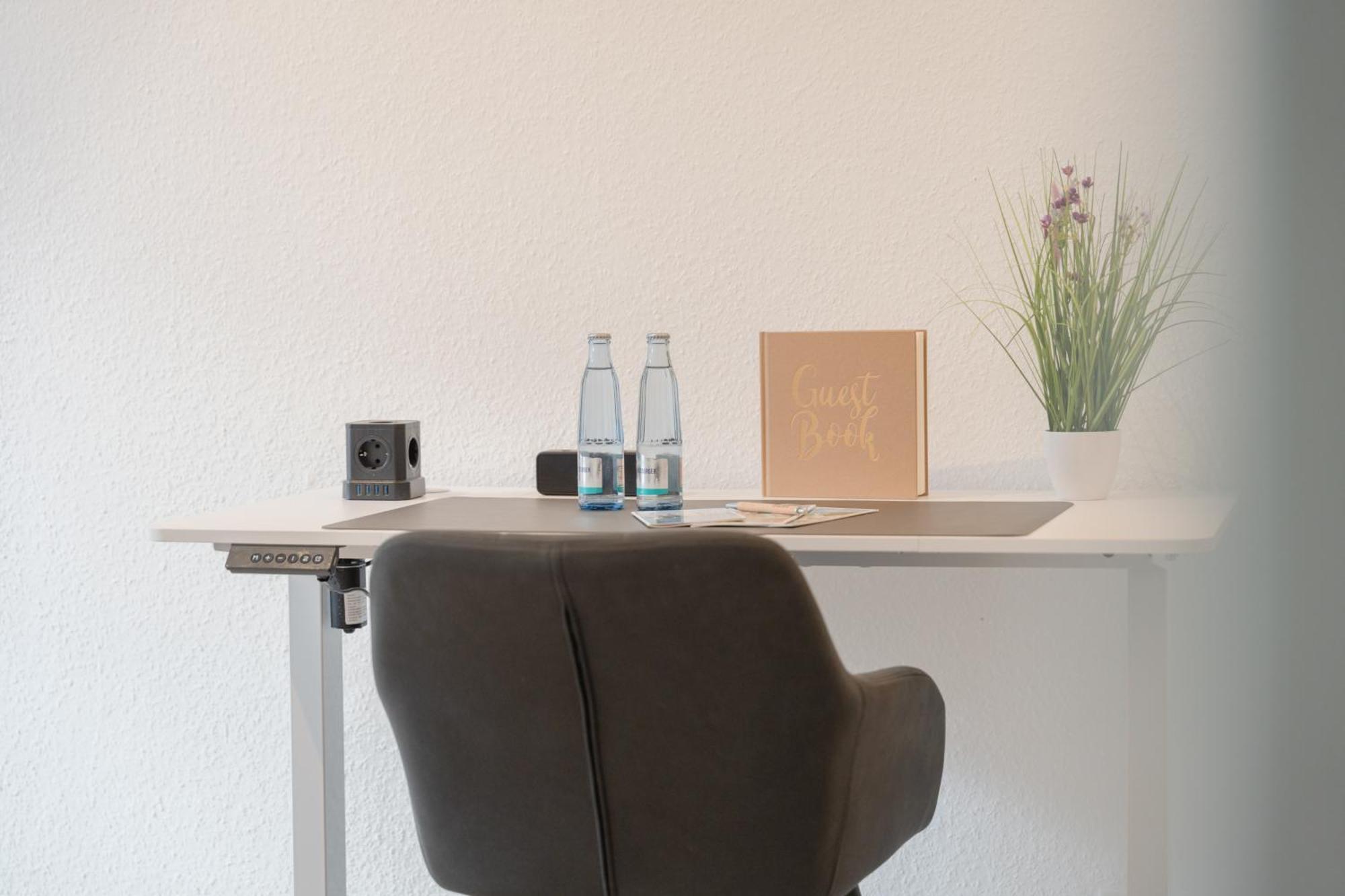 Modernes In Lage Komfortabel Eingerichtet Mit Arbeitsplatz Und Kueche - Geibelsuite