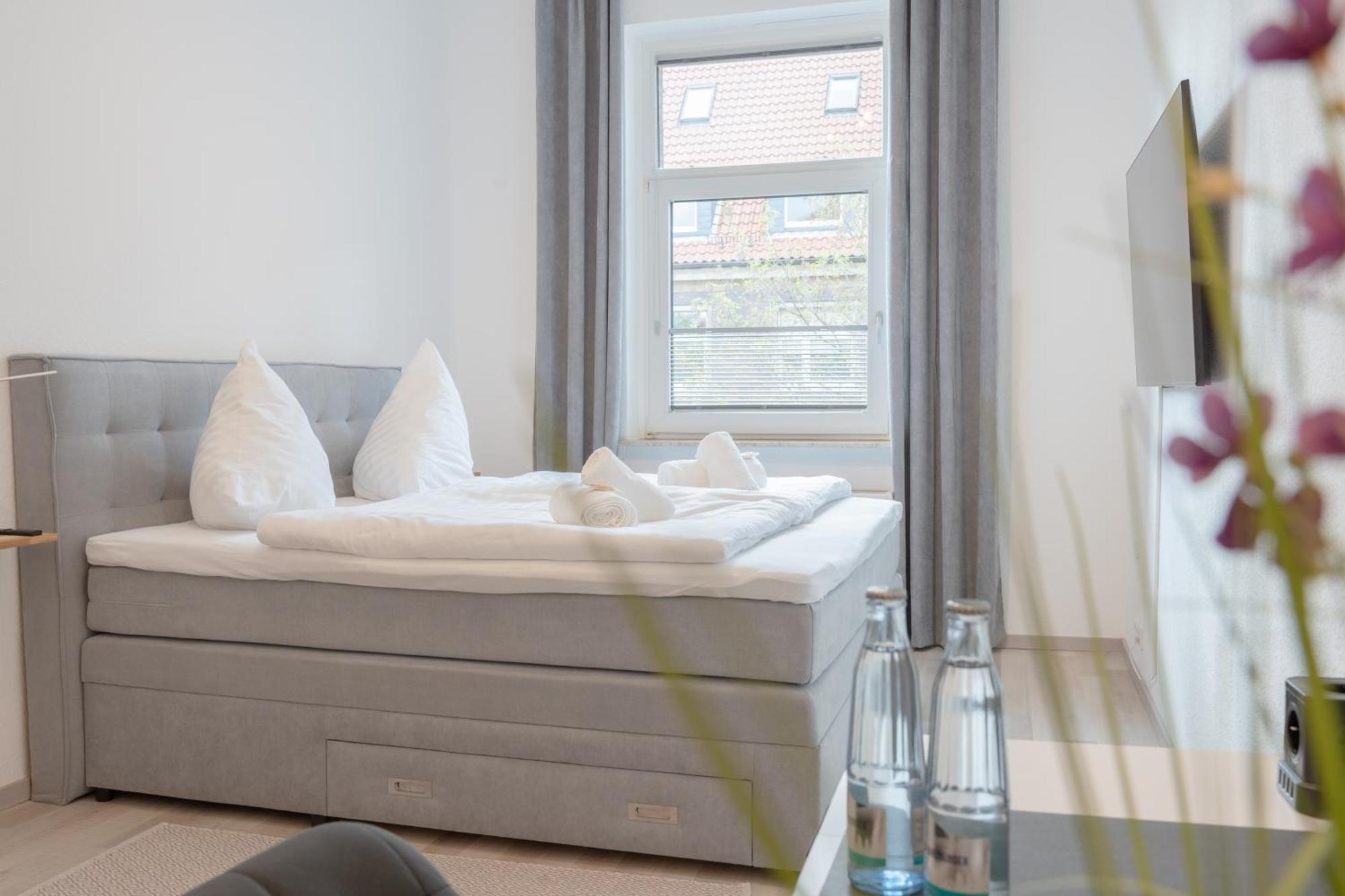Modernes In Lage Komfortabel Eingerichtet Mit Arbeitsplatz Und Kueche - Geibelsuite Appartement Hannover